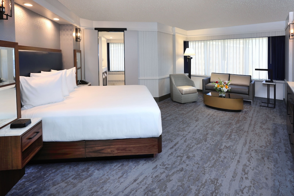 Junior Suite, 1 King Bed, City View, Non Smoking - Photo 1