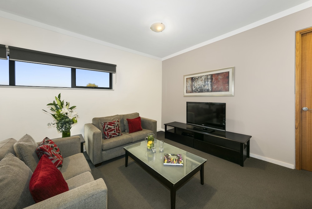 Apartment, 2 Bedrooms - Photo 4