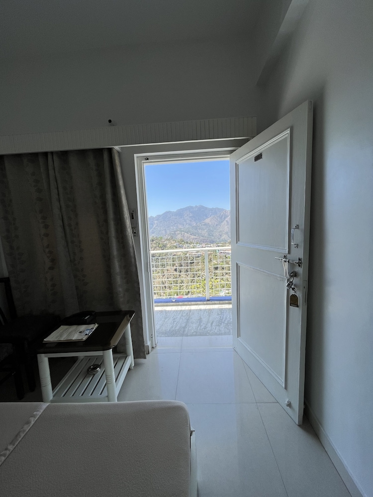 Economy Twin Room - Photo 10