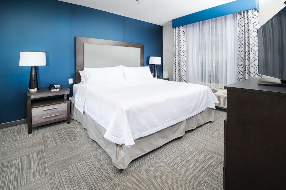 Suite, 1 King Bed, Accessible (Hearing) photo 3