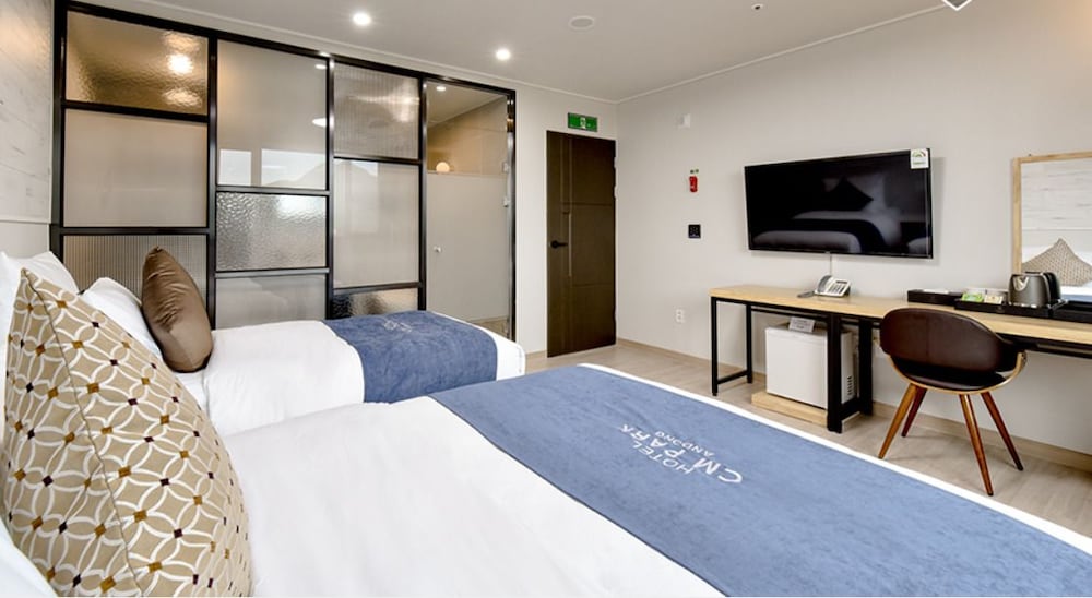 [First Served Deal] Superior Family Twin Room - Photo 1