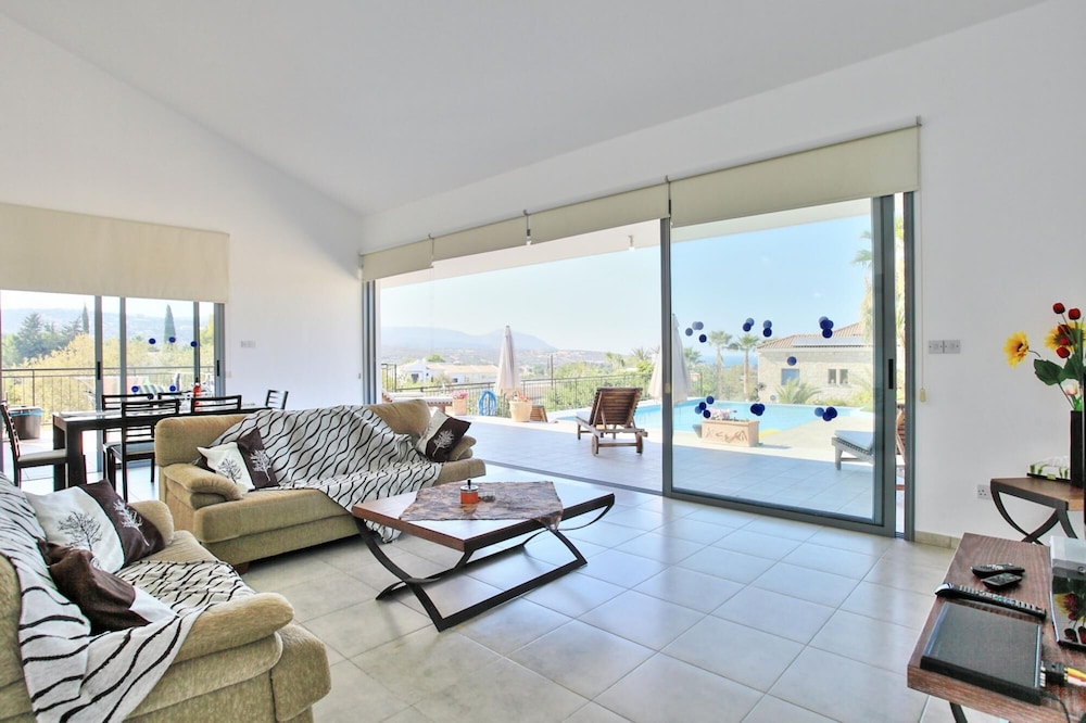 Villa photo 1