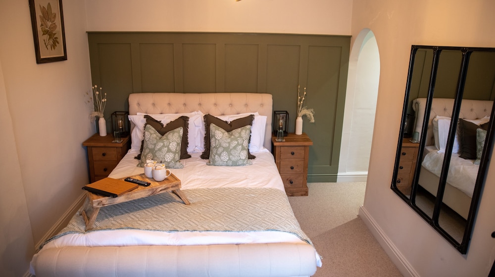 Deluxe Double Room, 1 King Bed, Courtyard View photo 3