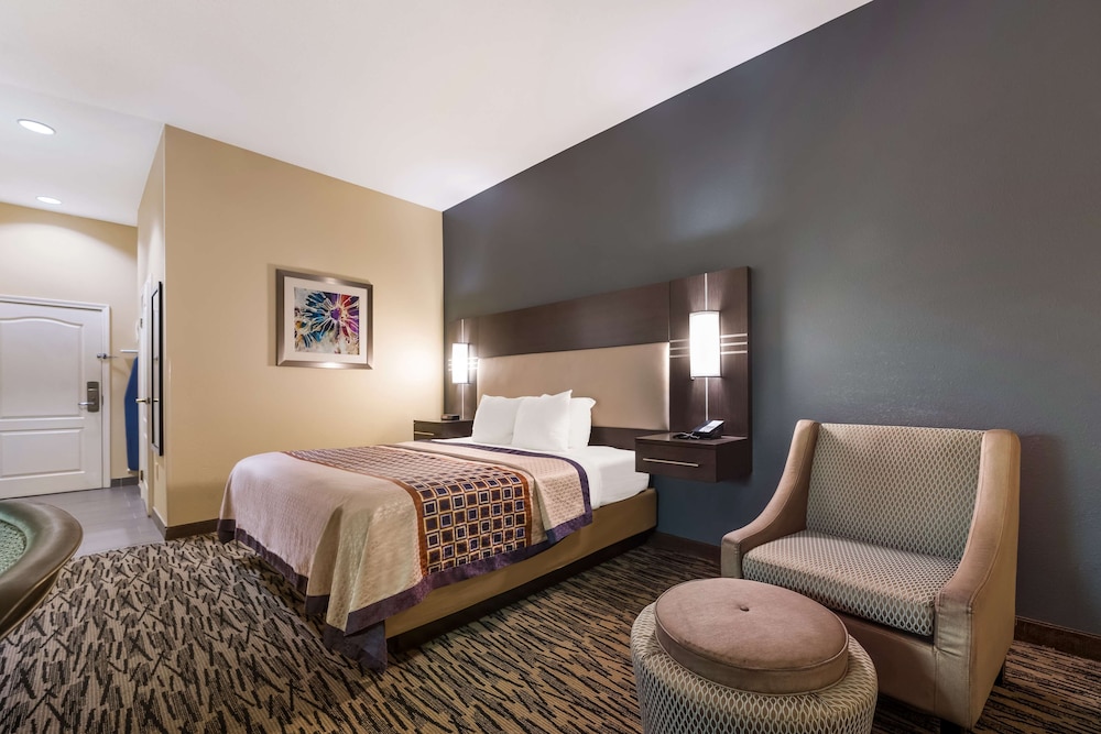 Standard Room, 1 King Bed, Accessible, Non Smoking - Photo 2