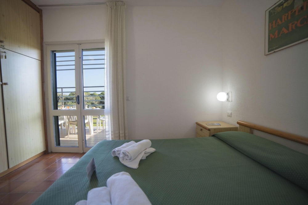 Family Apartment, Multiple Bedrooms, Sea Facing (Alba Apartment 2 with Pool and Sea)
