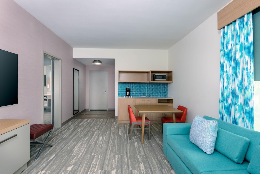 Suite, 1 King Bed, Accessible (Hearing), photo 6