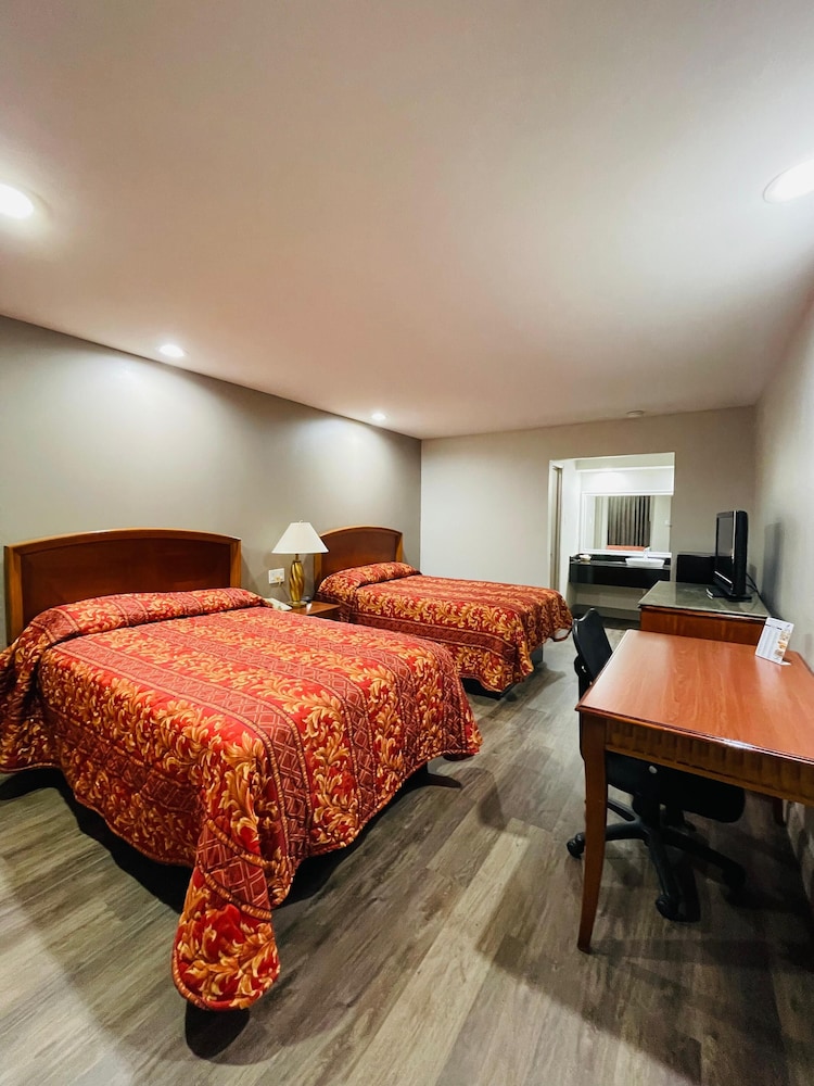 Economy Room, 2 Double Beds, Non Smoking photo 1