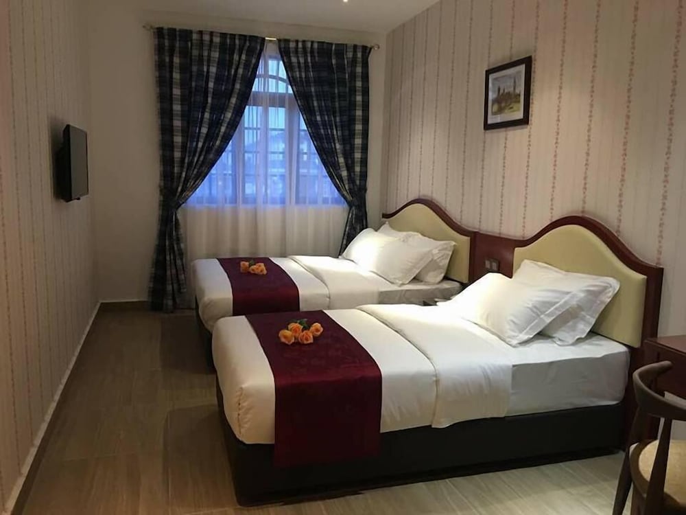 Standard Twin Room - Photo 1