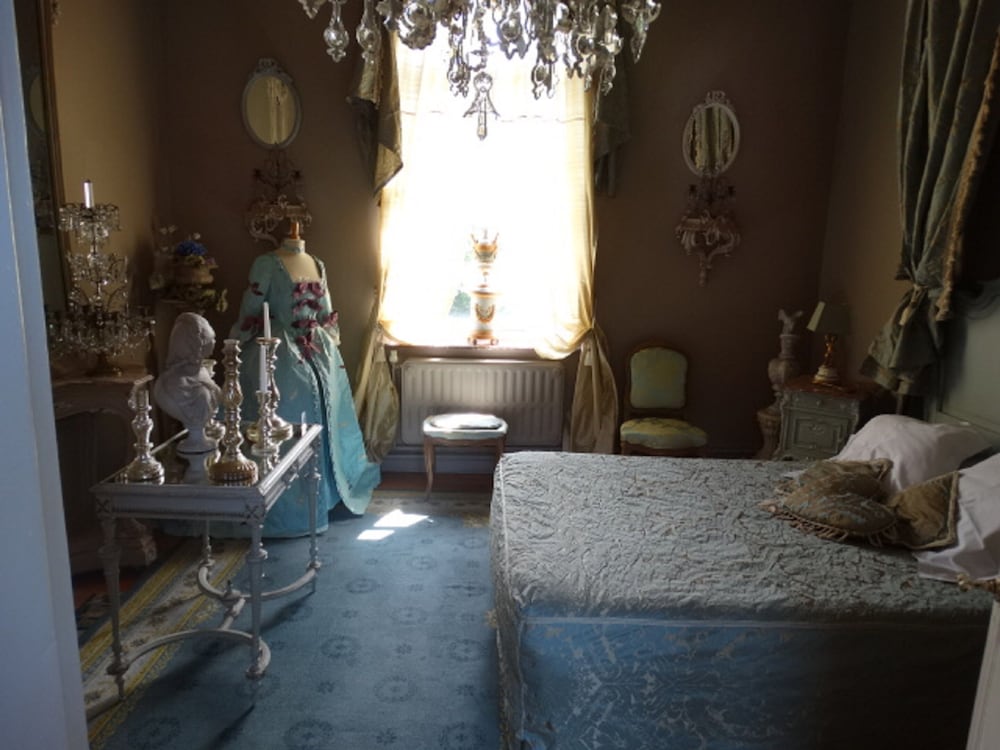 Romantic Quadruple Room, Private Bathroom, Courtyard View (Suite Française) photo 1