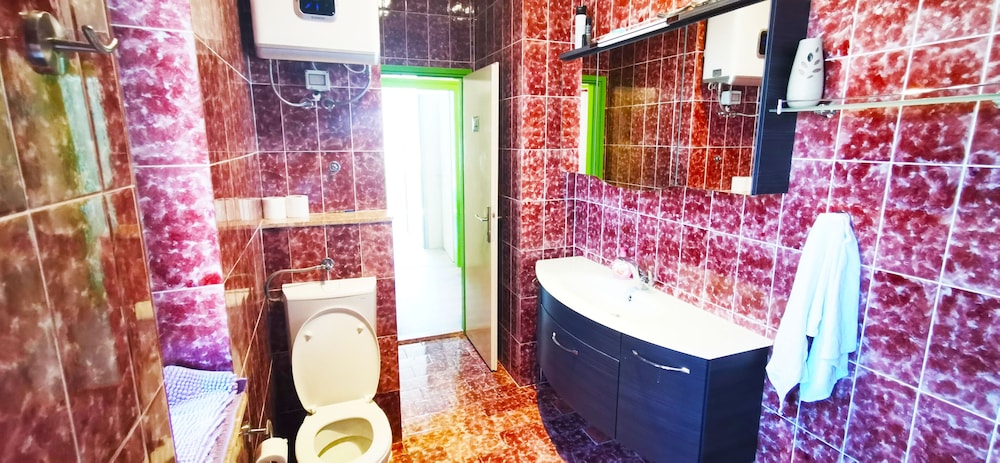 Room, 2 Twin Beds, Non Smoking, Shared Bathroom - Photo 10