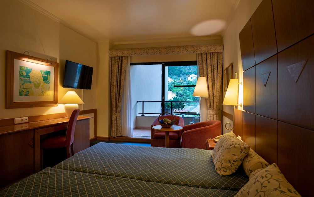 Standard Double or Twin Room photo 1