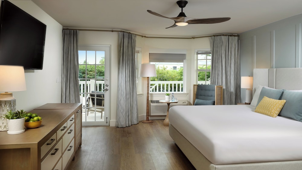 Superior Room, 1 King Bed, Mobility Accessible - Photo 1