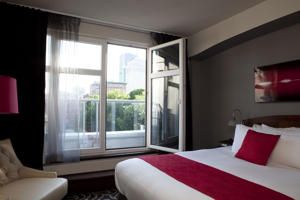 Superior Suite, 1 King Bed with Sofa bed (Penthouse Ville-Marie) photo 2