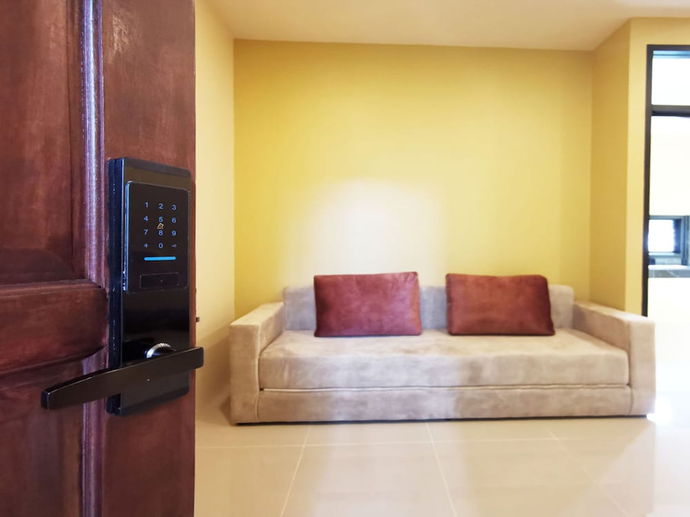 Deluxe Double Room - Photo 11