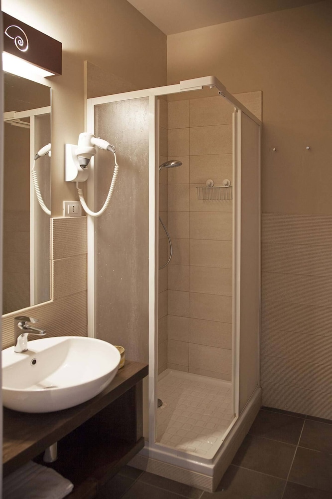 Single Room - Photo 2