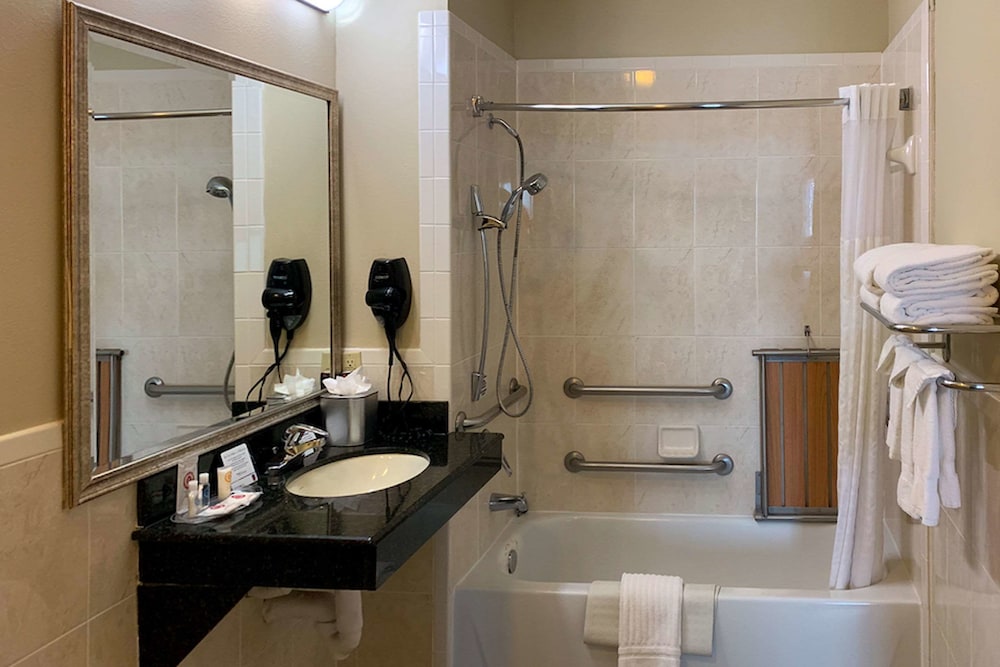 Suite, Multiple Beds, Accessible, Non Smoking - Photo 2