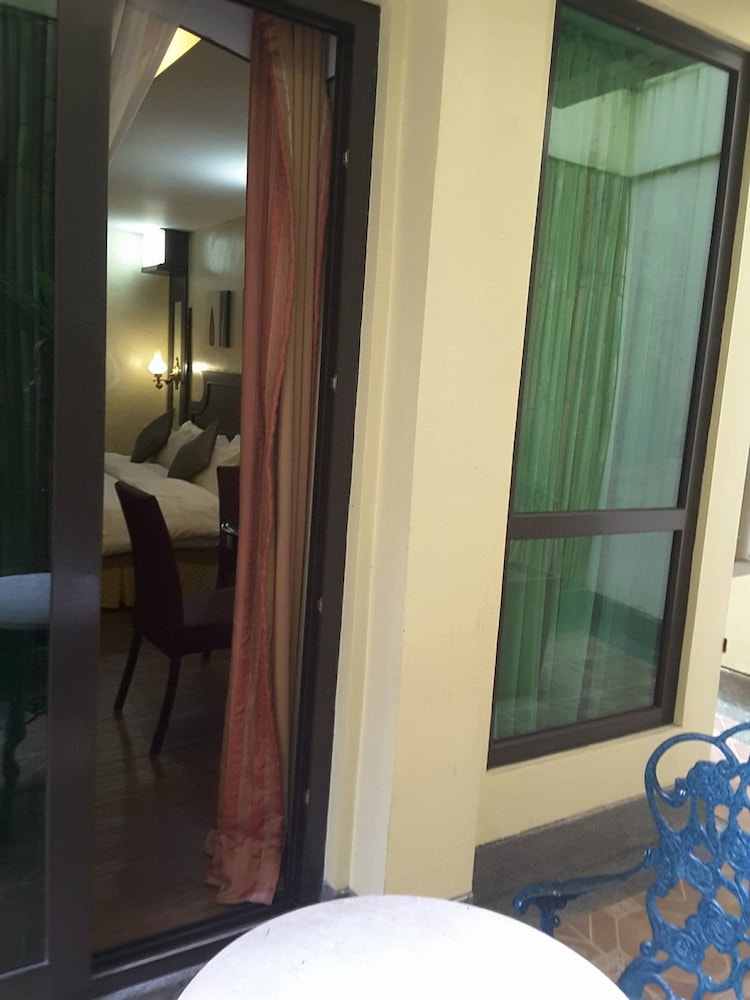 Executive Room - Photo 7