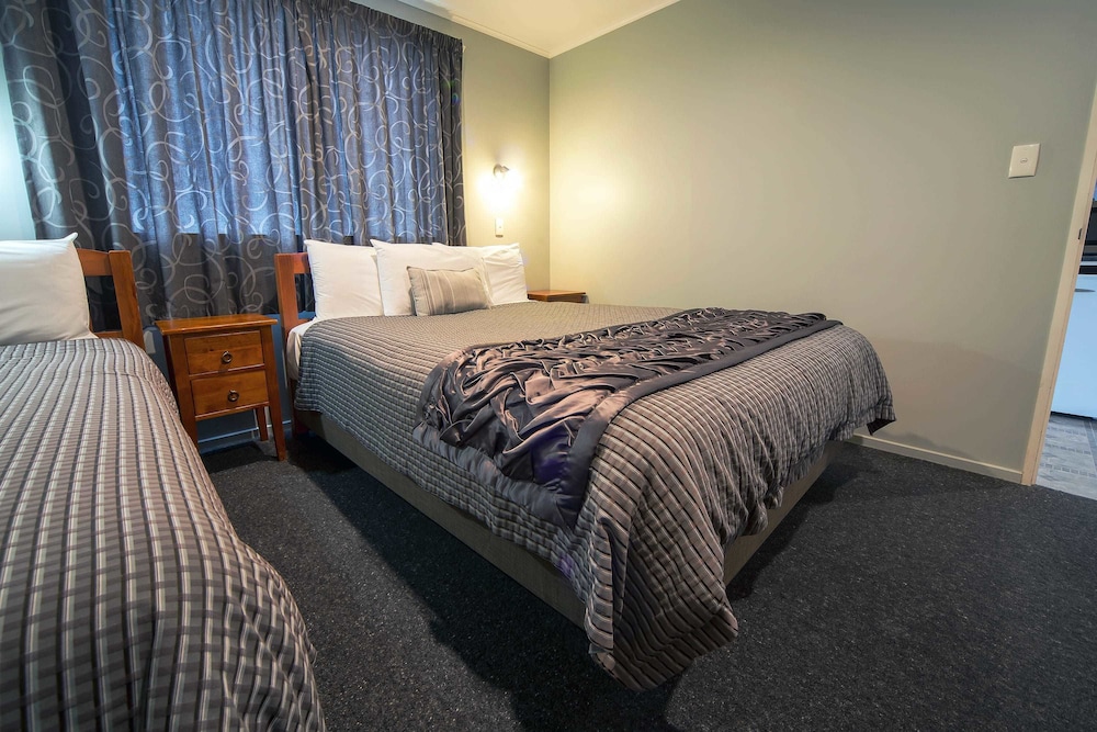 Large One Bedroom Unit photo 3