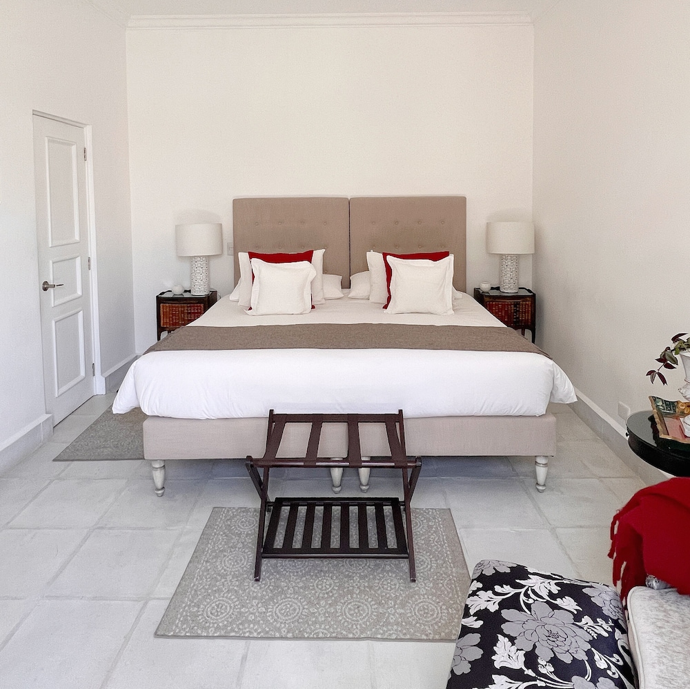 Deluxe Double Room, 1 King Bed, Courtyard View photo 3