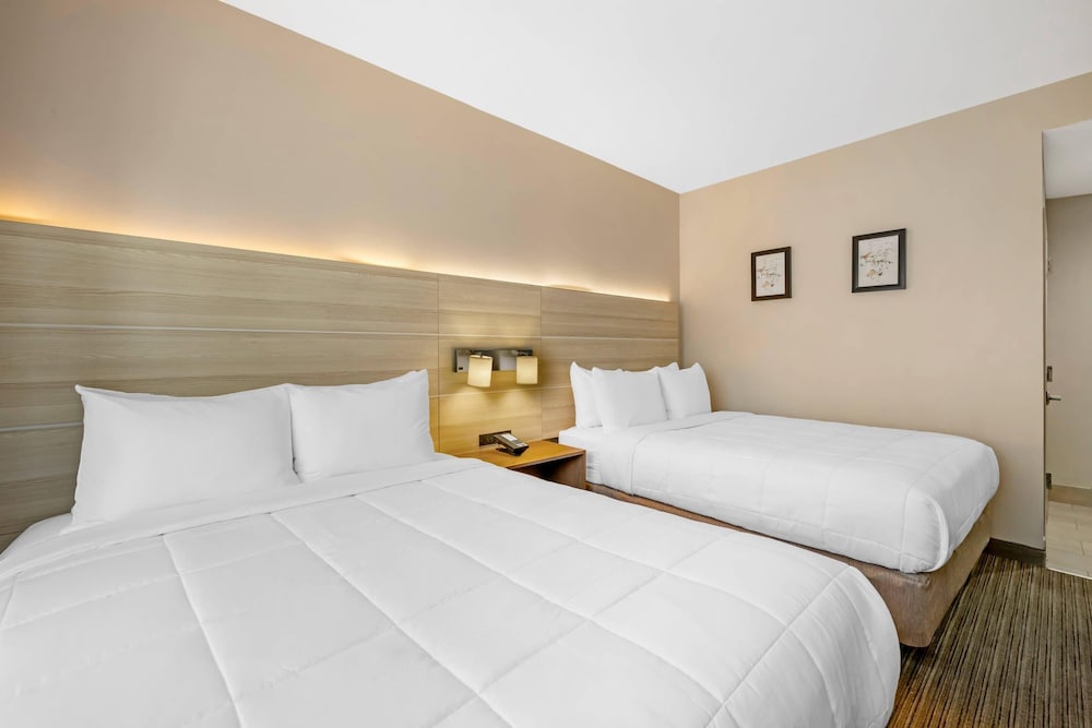 Standard Room, 2 Queen Beds, Non Smoking - Photo 3