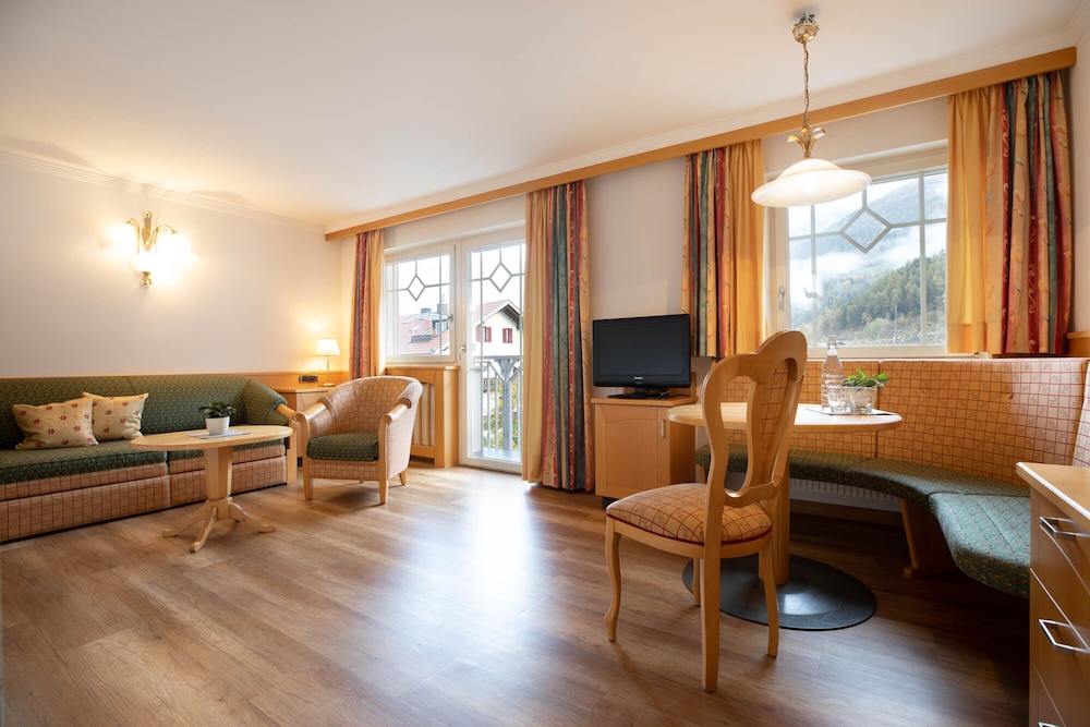 Suite, 1 Bedroom - Photo 4
