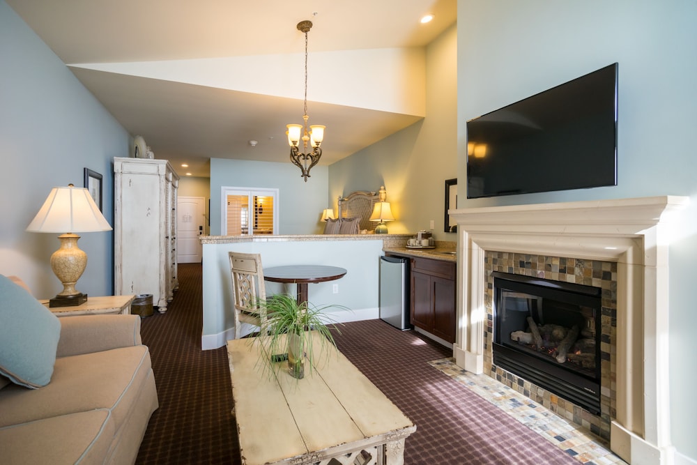 Deluxe Suite, 2 Double Beds - Photo 5