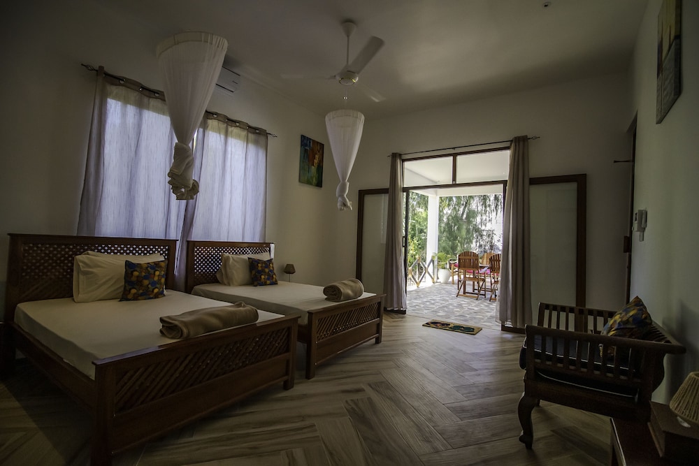2 Bedroom Family Beachfront Suite photo 3