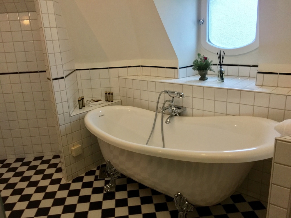 Suite, 1 Queen Bed, Non Smoking, Balcony (Living Room)