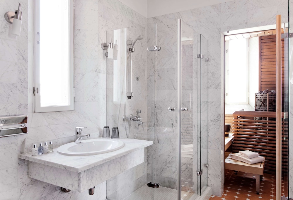 Suite (Plaza) photo 2