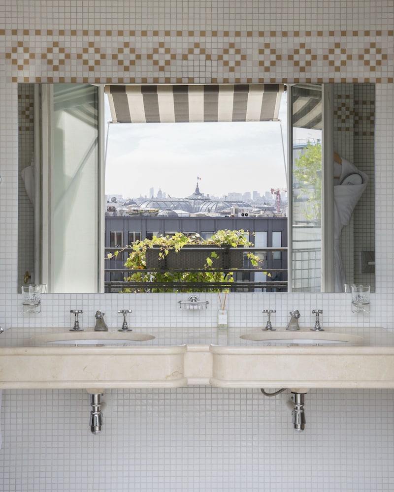 Signature Suite