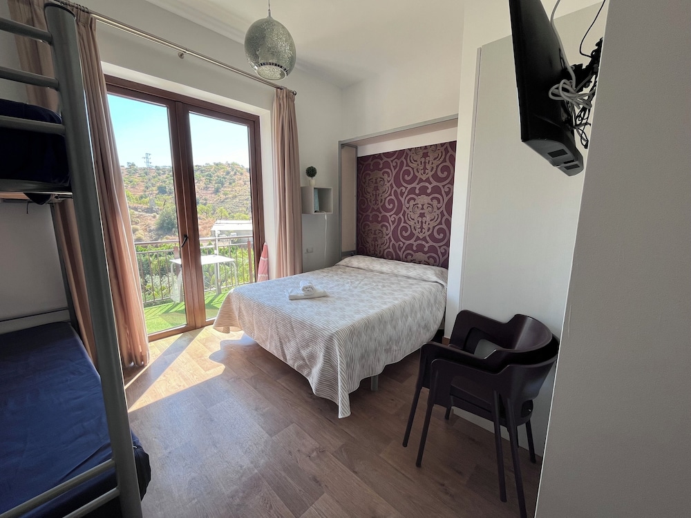 Family Room, Terrace photo 3