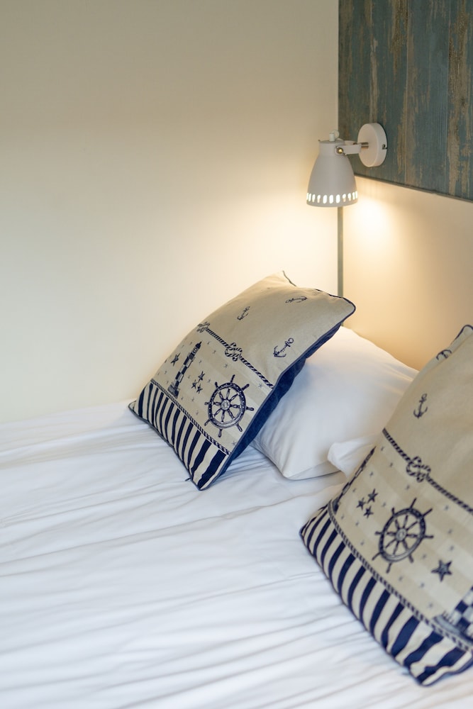 Economy Double Room thumbnail 5