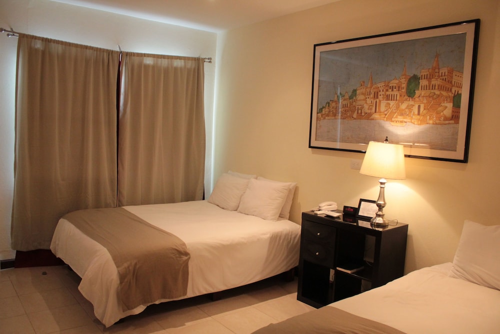 Deluxe Room, 2 Queen Beds photo 2