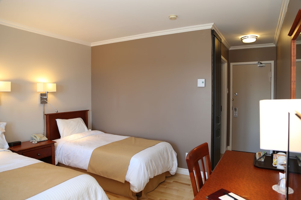 Standard Room, 1 Double and 1 Single Bed, River view photo 3