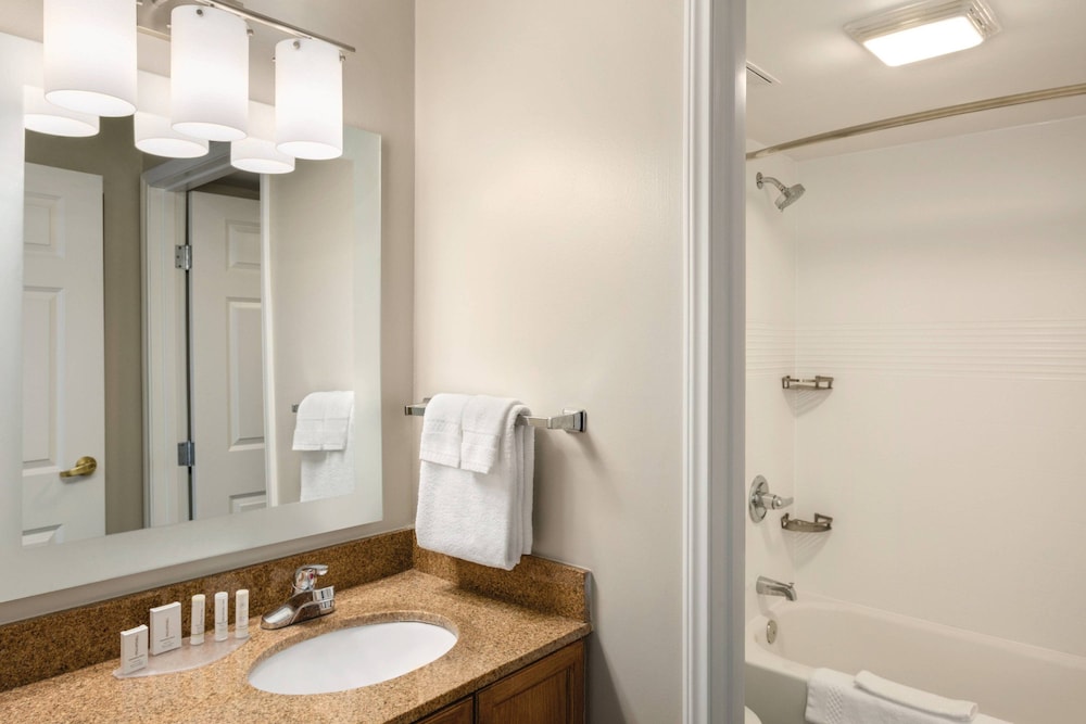 Suite, 1 Bedroom (Mobility/Hearing Accessible, Tub)