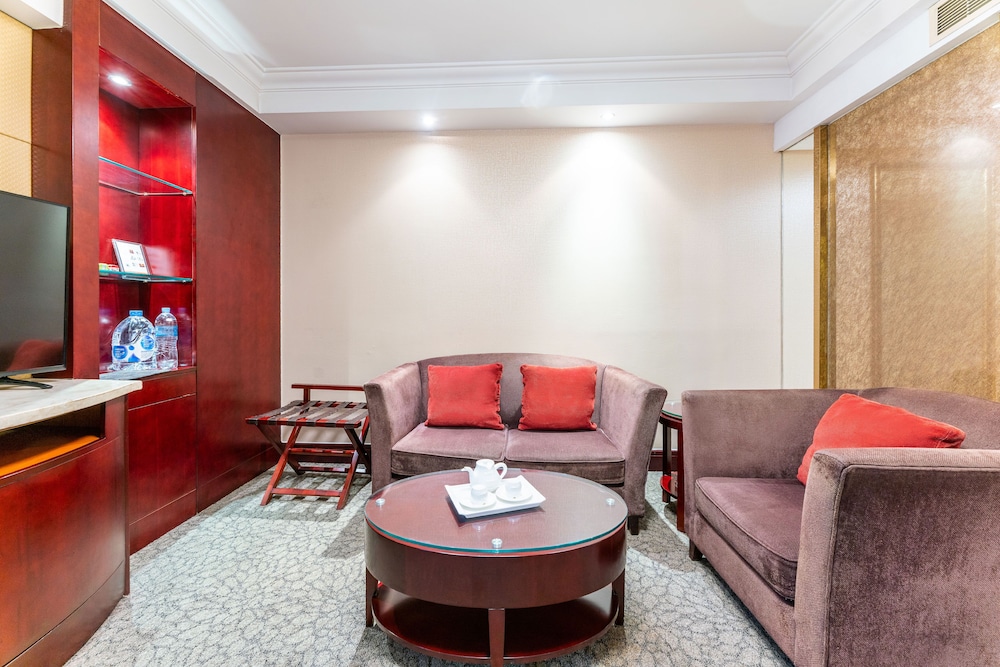 Executive Suite - Photo 3