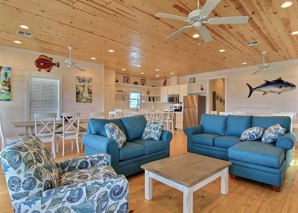 House, 4 Bedrooms, Balcony, Beachfront (Shore To Love It)