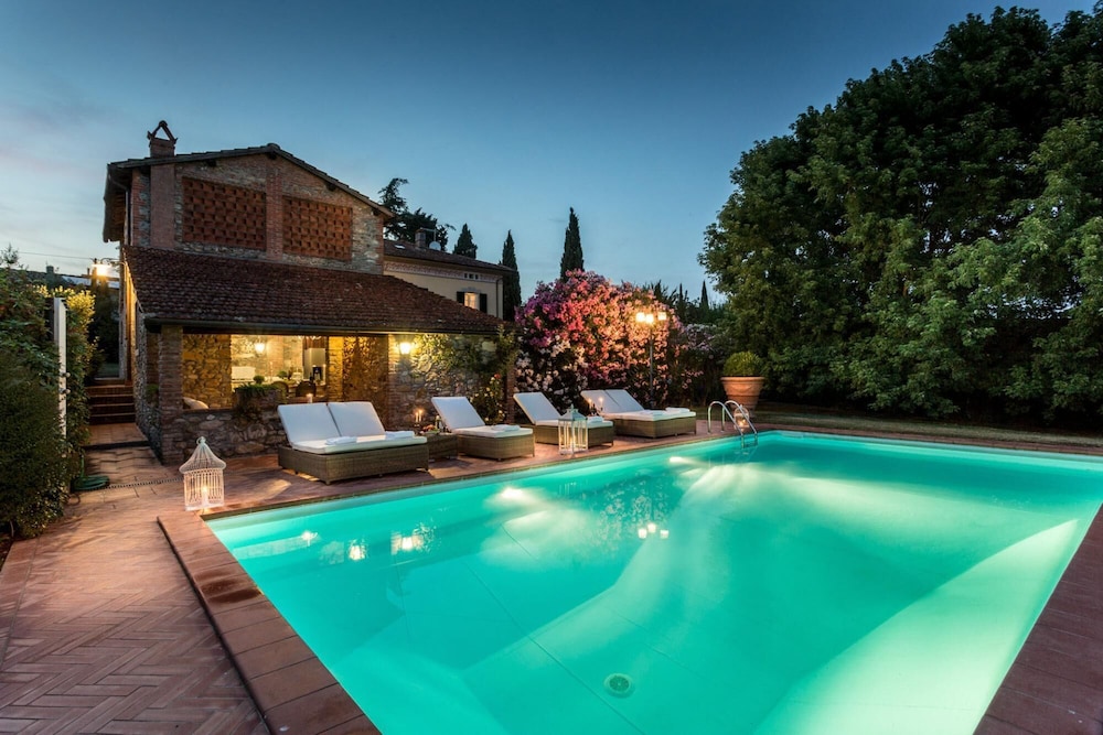Villa photo 3