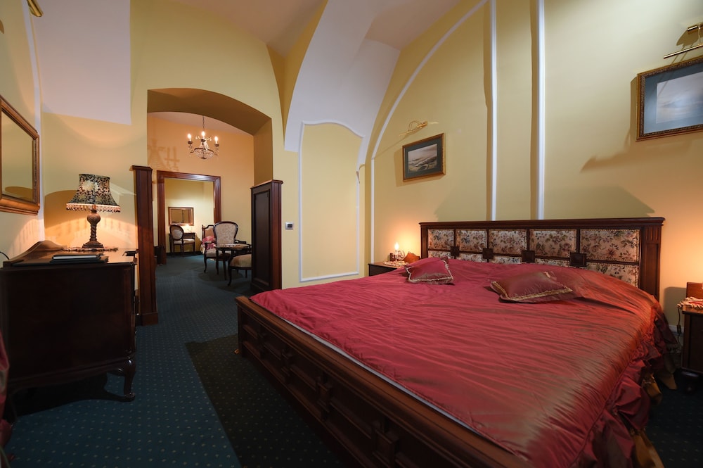 Luxury Suite, 1 King Bed, Non Smoking, Hot Tub photo 2