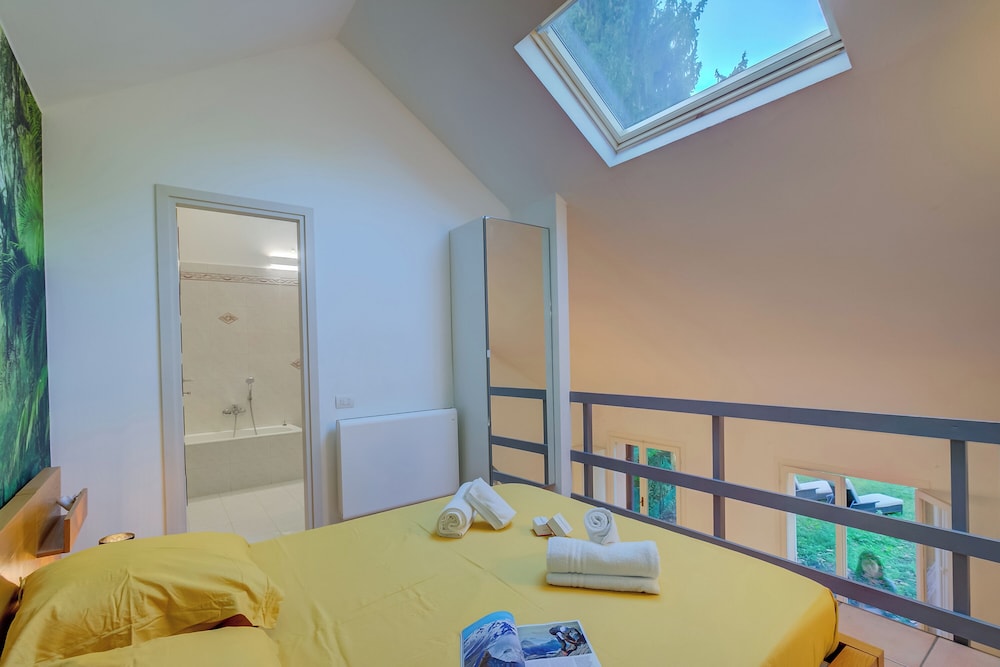 Standard House, Multiple Bedrooms (France Apartment)