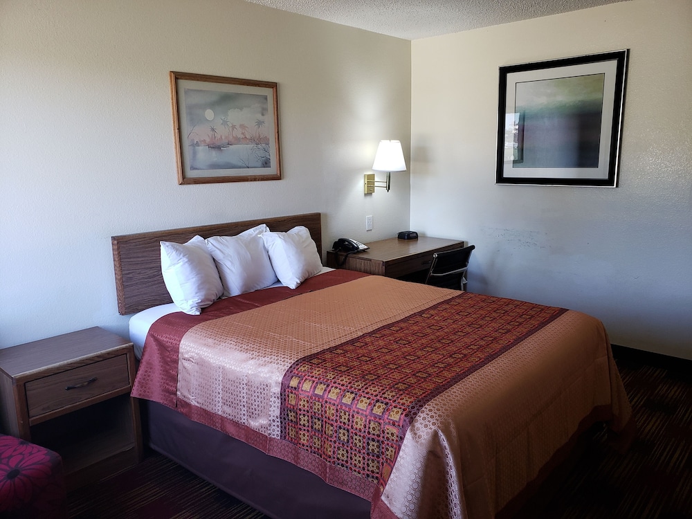 Room, 1 Queen Bed, Non Smoking - Photo 3
