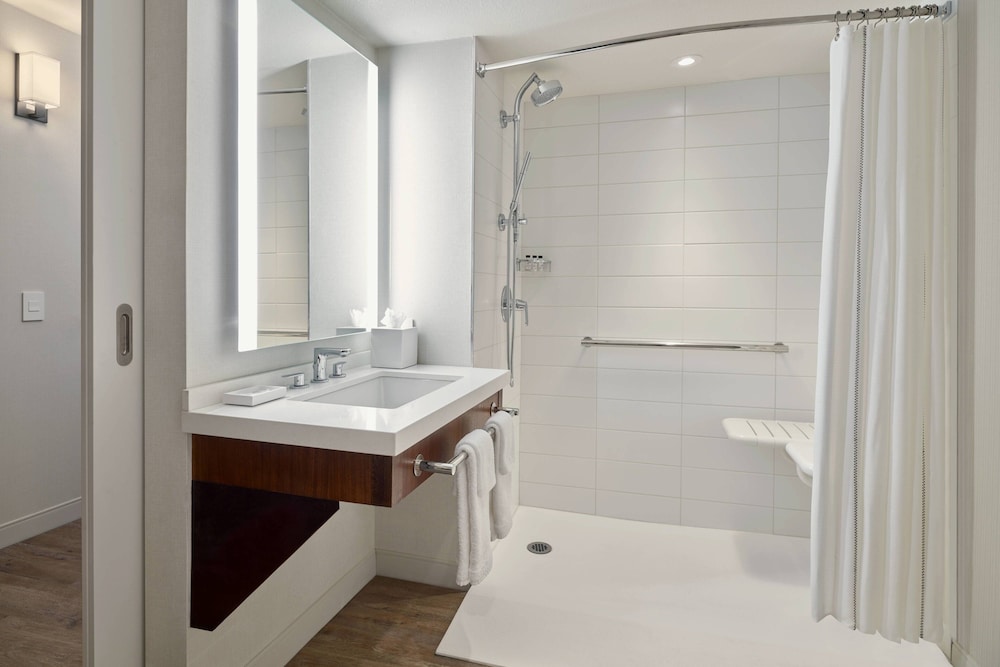 Executive Room, 1 King Bed - Photo 13