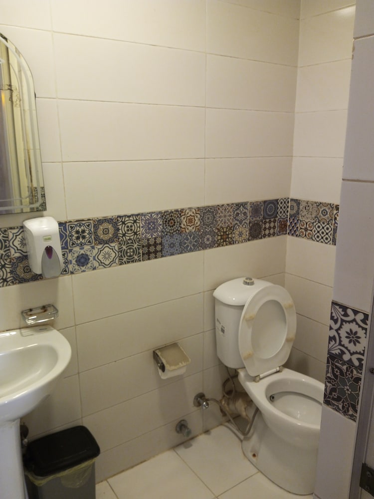 Double Room, 1 Double Bed, Private Bathroom - Photo 4