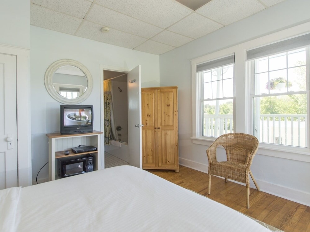 Suite, Private Bathroom (Beach House 2nd Floor) photo 1