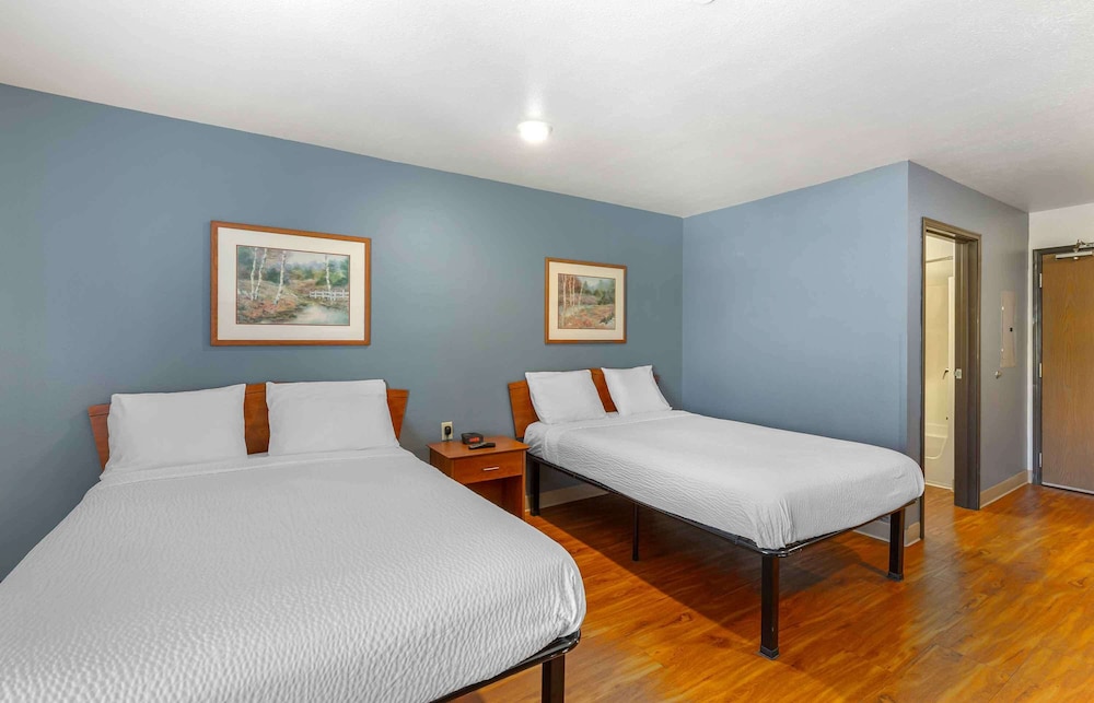 Standard Studio, 2 Queen Beds, Non Smoking, Refrigerator & Microwave photo 1