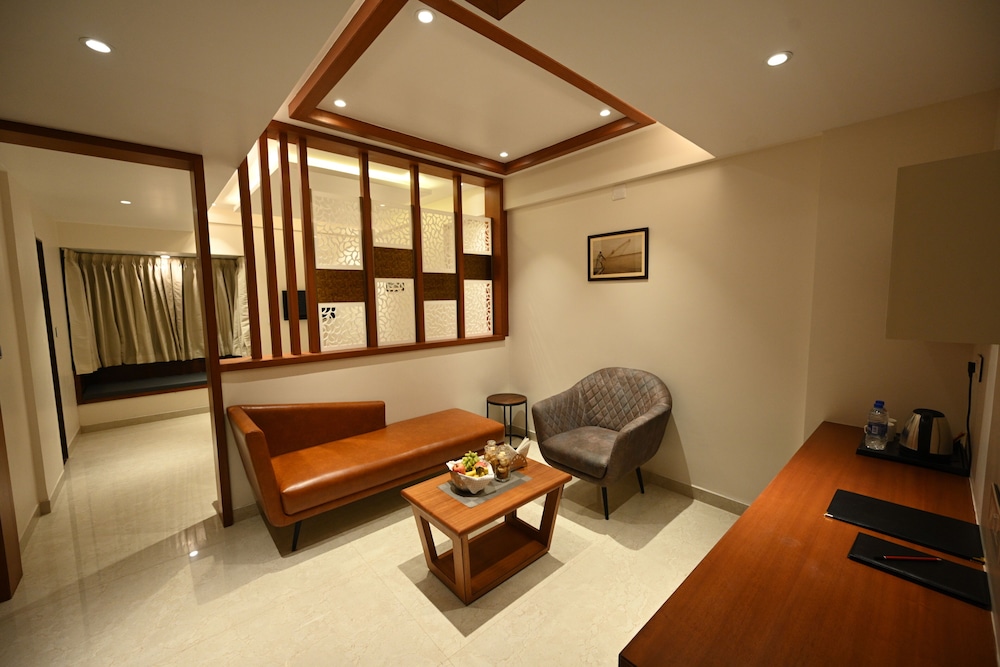 Suite Room - Photo 5
