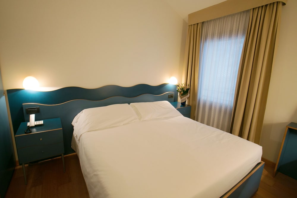 Standard Double Room photo 2
