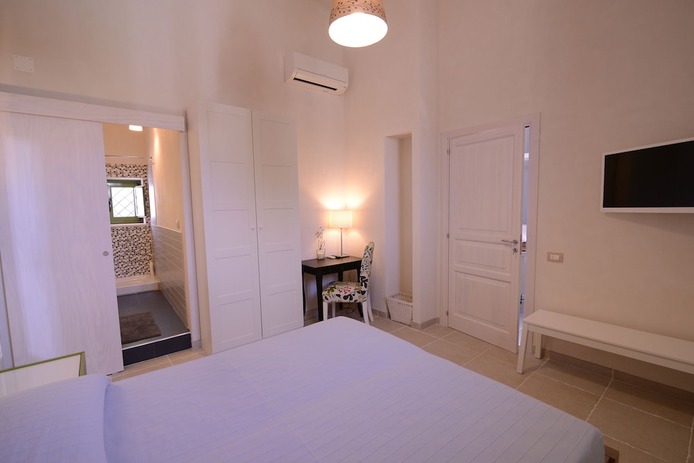 Double Room (1) photo 1