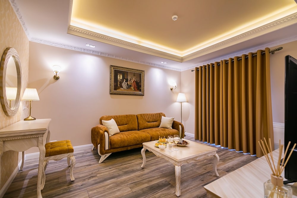 Royal Studio Suite photo 2