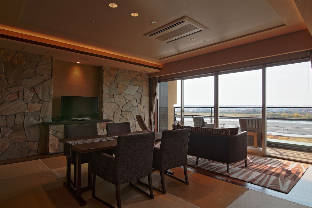 [Executive Floor] Modern Suite With Open-Air Bath, Non-Smoking photo 3